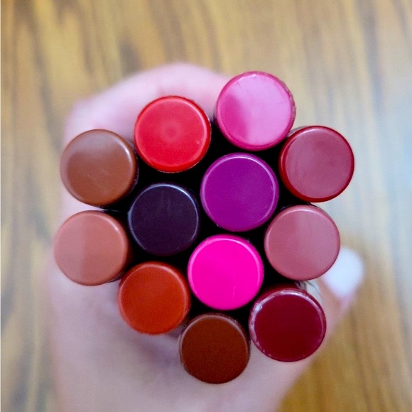 Revlon Colorstay Matte Lite Crayon Lipsticks- YOU CHOOSE - Picture 2 of 9